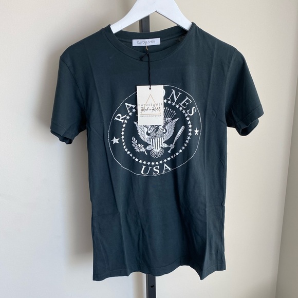 Ramones USA Crest Weekend Tee in Vintage Black - Picture 5 of 6